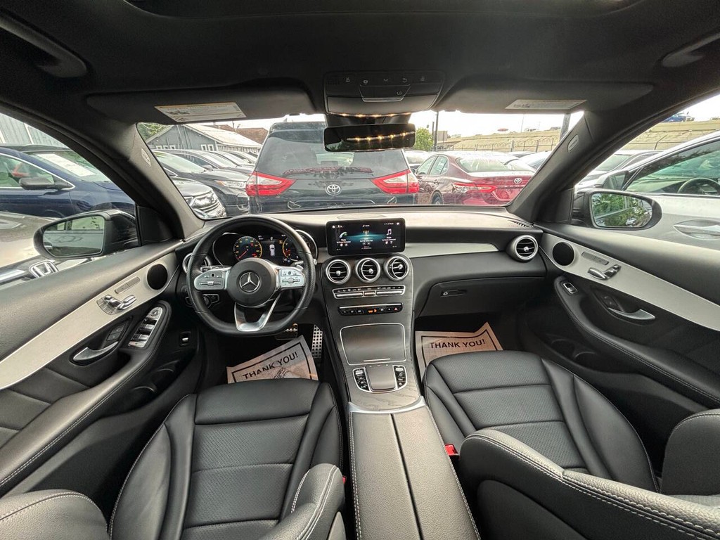 Mercedes-Benz GLC Vehicle Full-screen Gallery Image 18