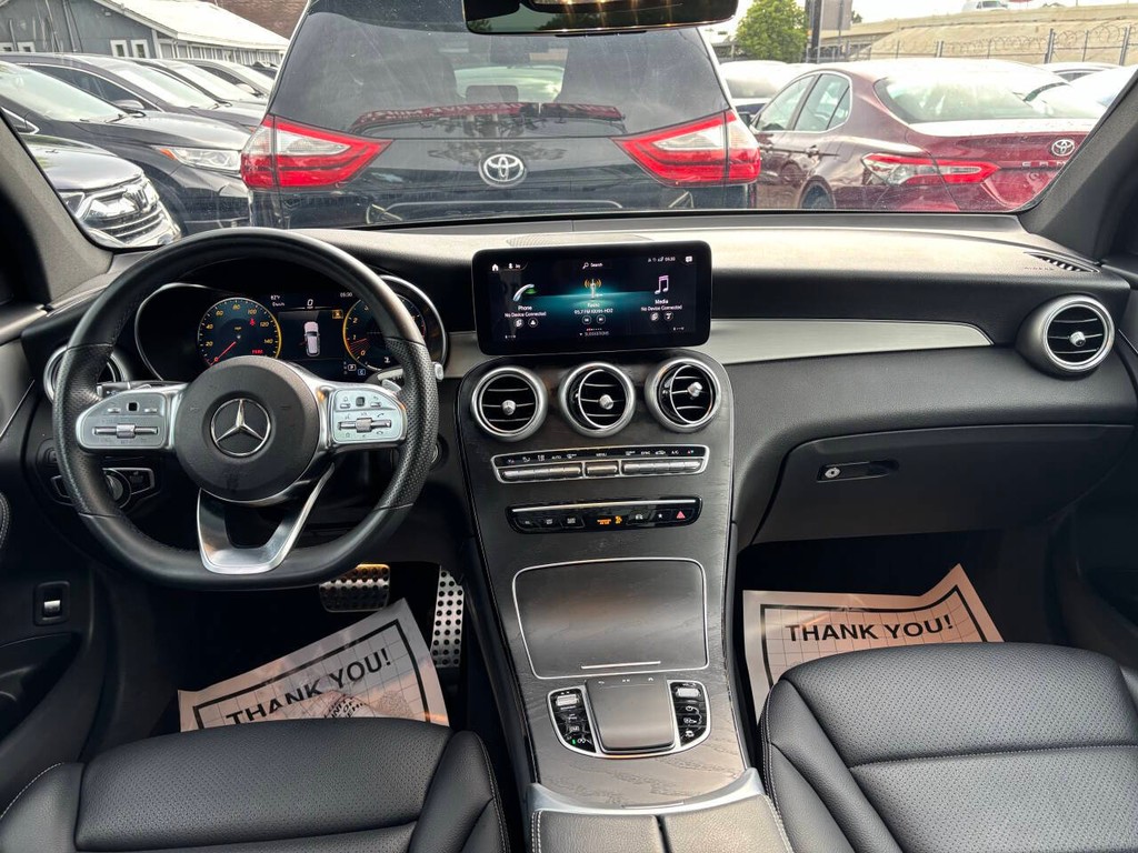 Mercedes-Benz GLC Vehicle Full-screen Gallery Image 19