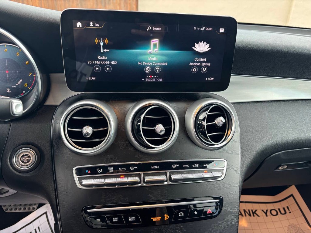 Mercedes-Benz GLC Vehicle Full-screen Gallery Image 20