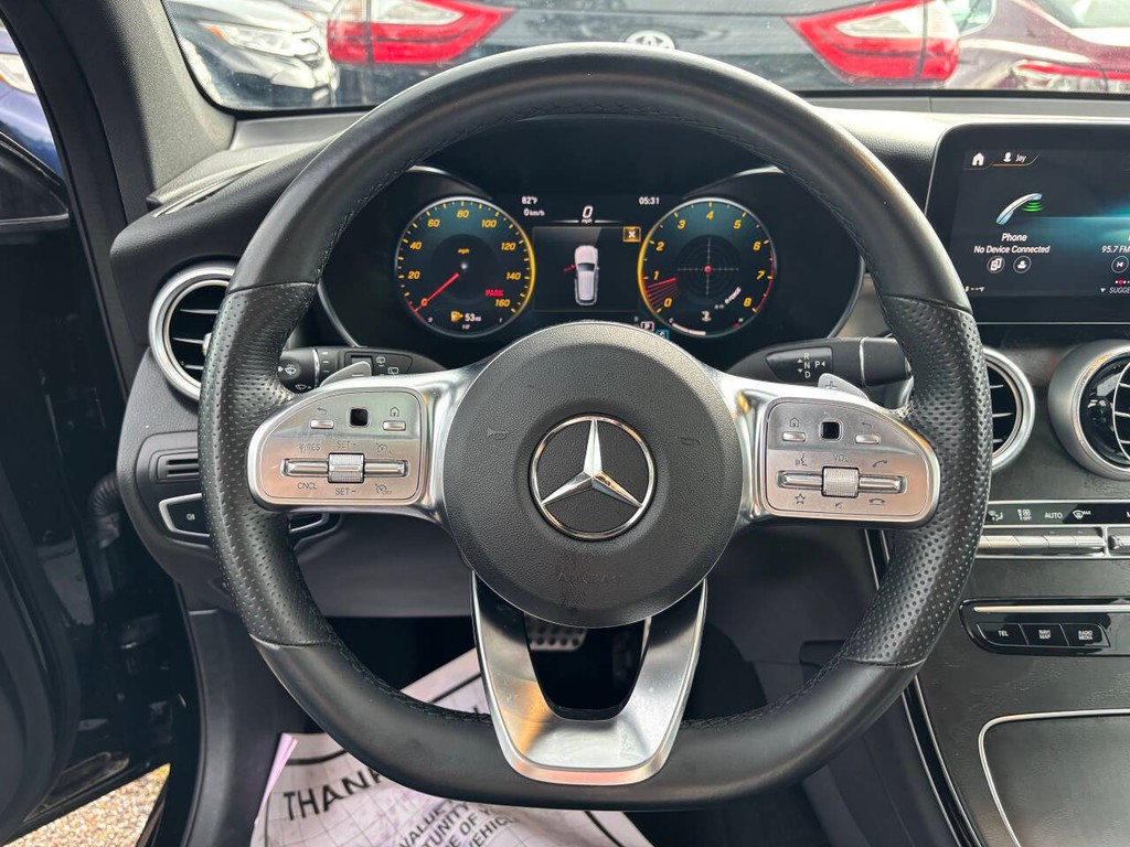 Mercedes-Benz GLC Vehicle Full-screen Gallery Image 27