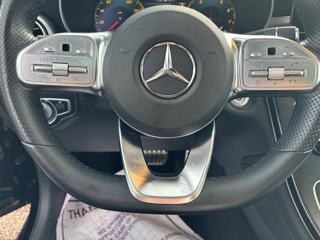 Mercedes-Benz GLC Vehicle Full-screen Gallery Image 28