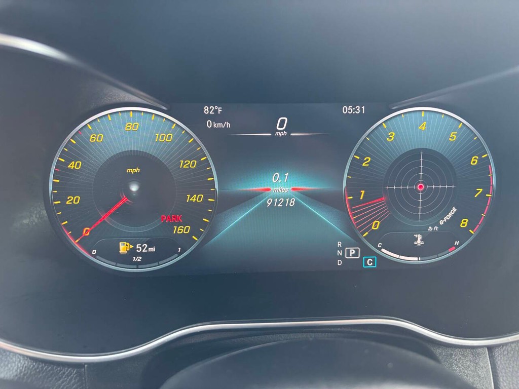 Mercedes-Benz GLC Vehicle Full-screen Gallery Image 32