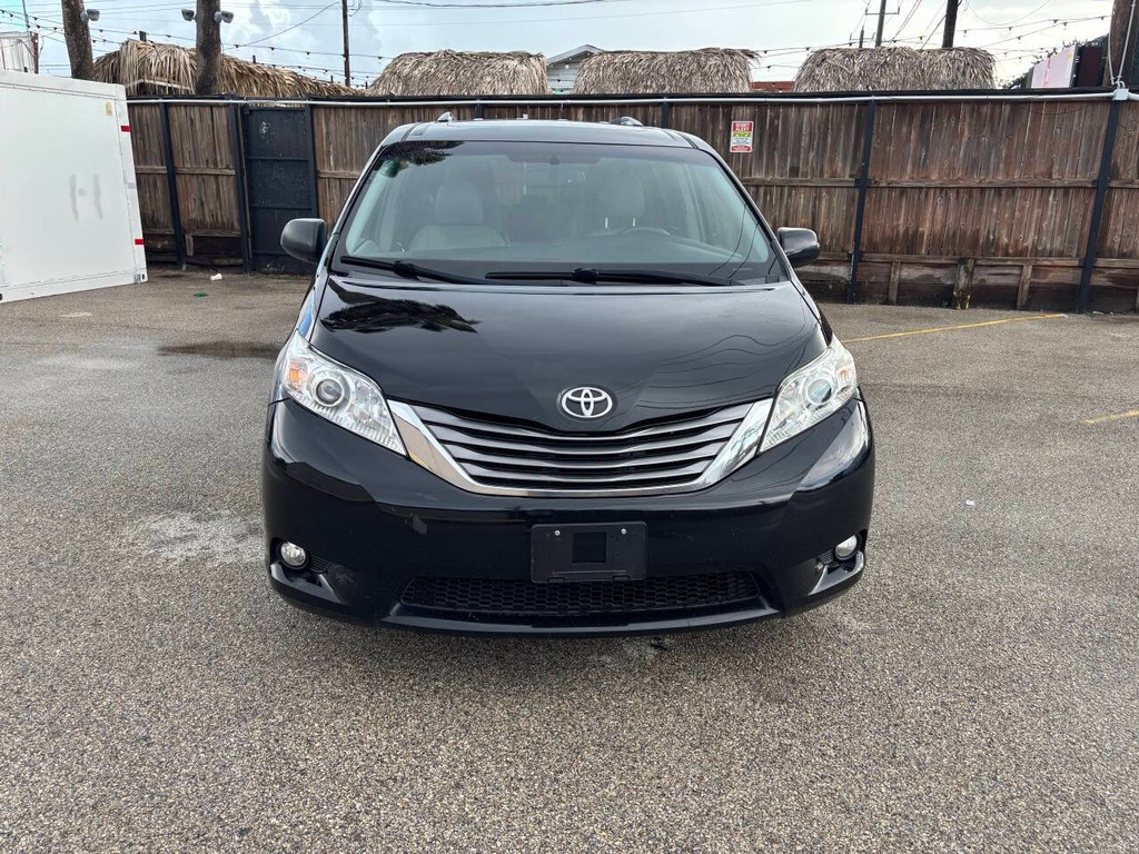 Toyota Sienna Vehicle Full-screen Gallery Image 02