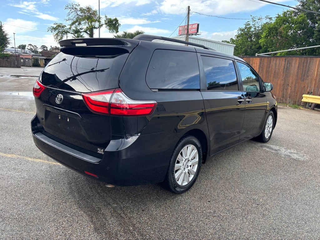 Toyota Sienna Vehicle Full-screen Gallery Image 06