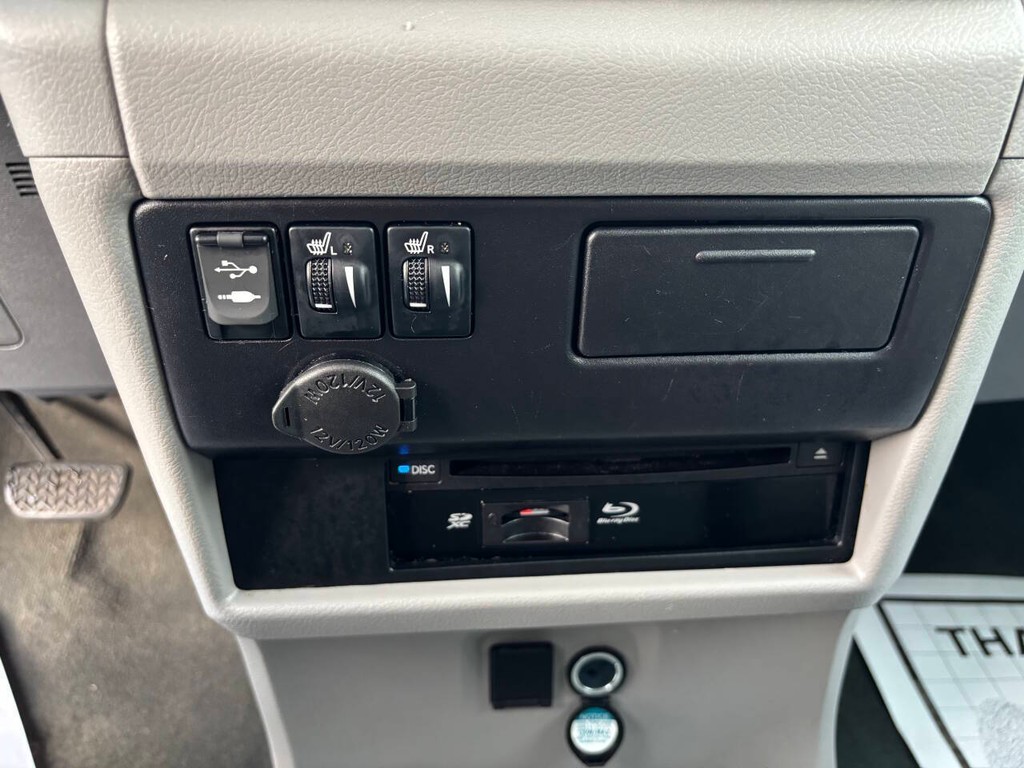 Toyota Sienna Vehicle Full-screen Gallery Image 22