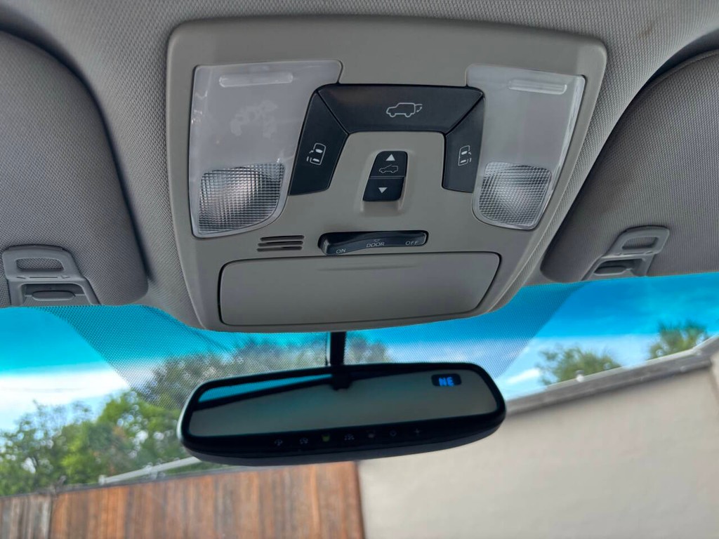 Toyota Sienna Vehicle Full-screen Gallery Image 27