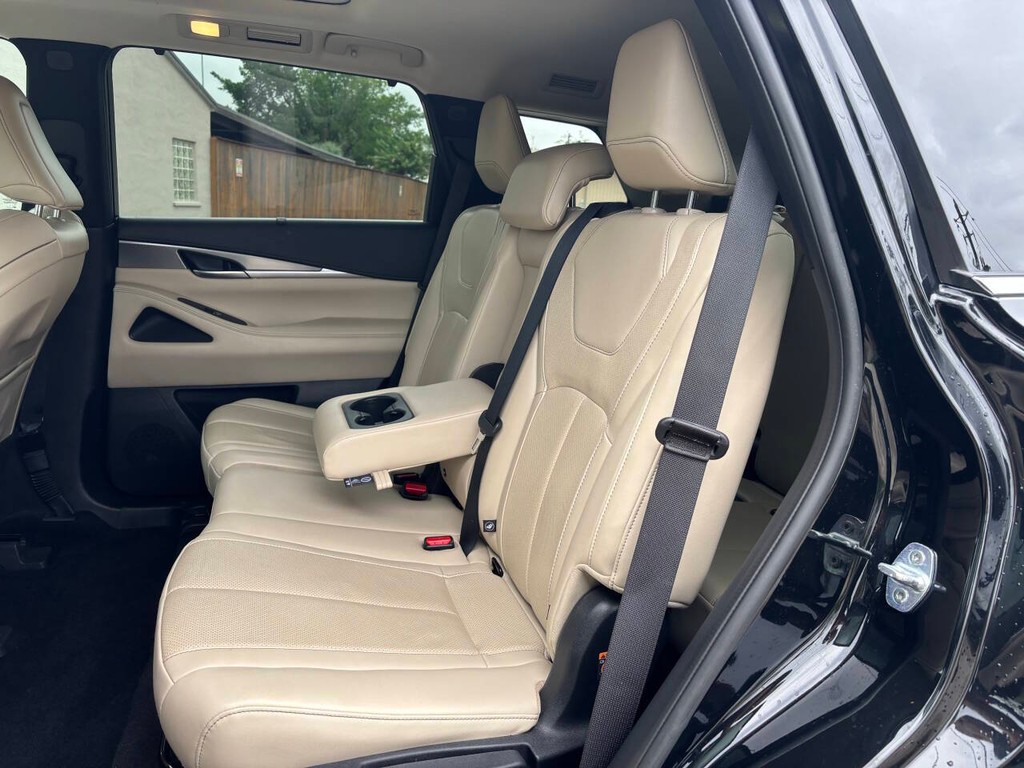 INFINITI QX60 Vehicle Full-screen Gallery Image 14