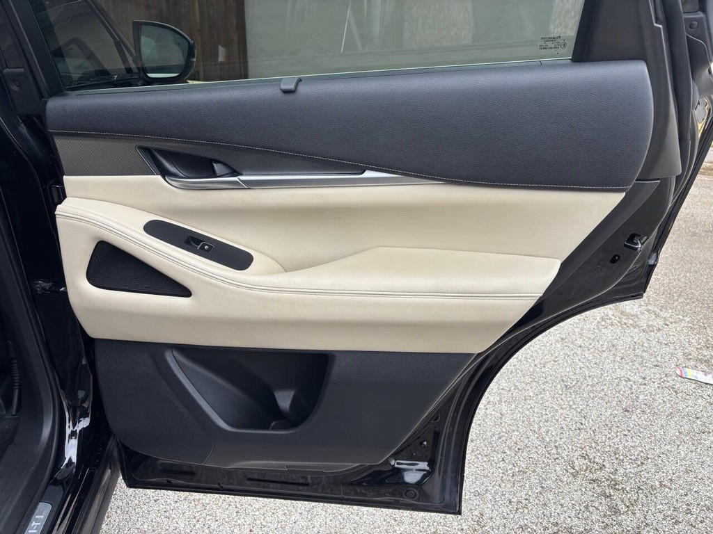 INFINITI QX60 Vehicle Full-screen Gallery Image 17