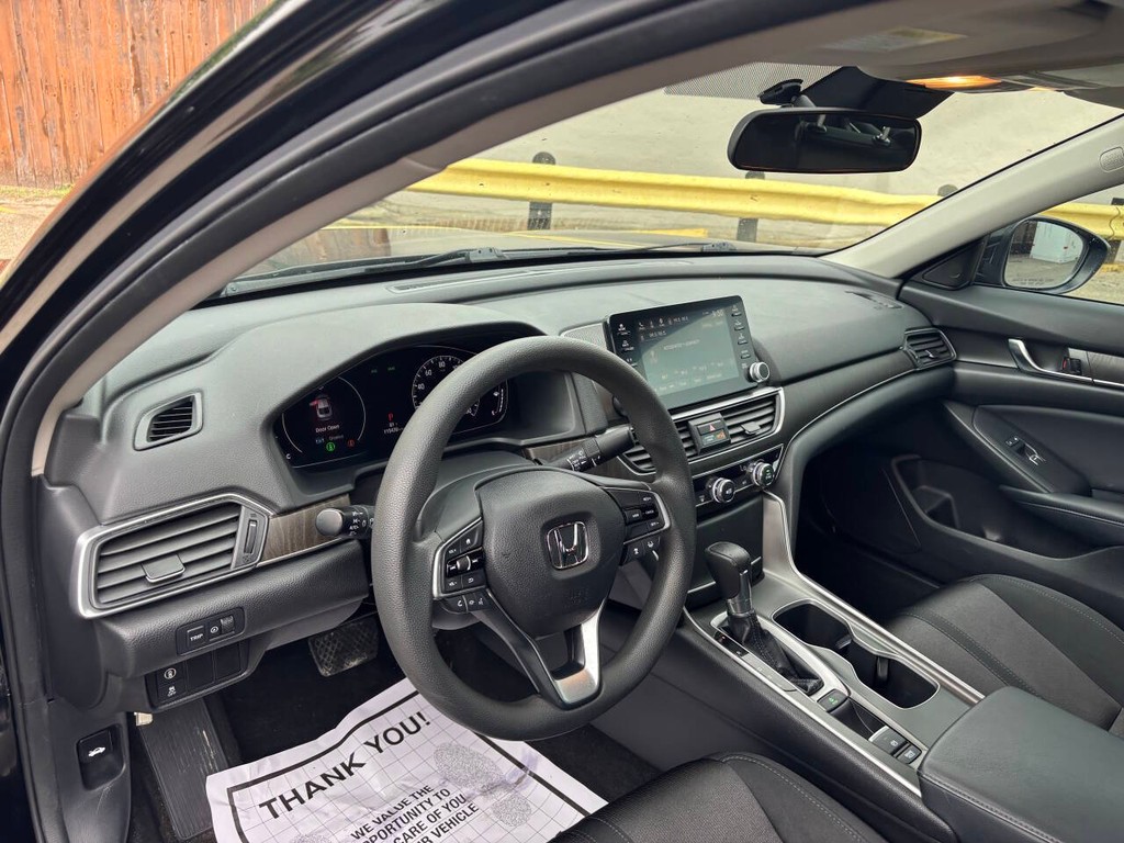 Honda Accord Sedan Vehicle Full-screen Gallery Image 08
