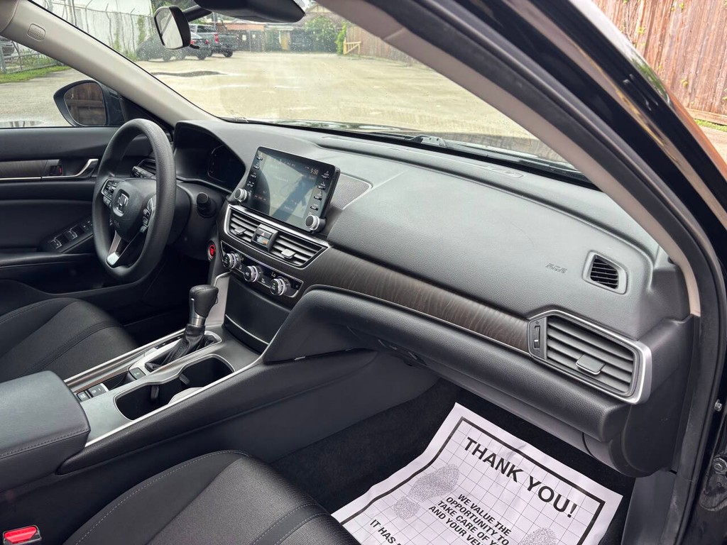 Honda Accord Sedan Vehicle Full-screen Gallery Image 11