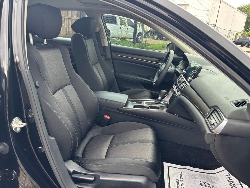 Honda Accord Sedan Vehicle Full-screen Gallery Image 12