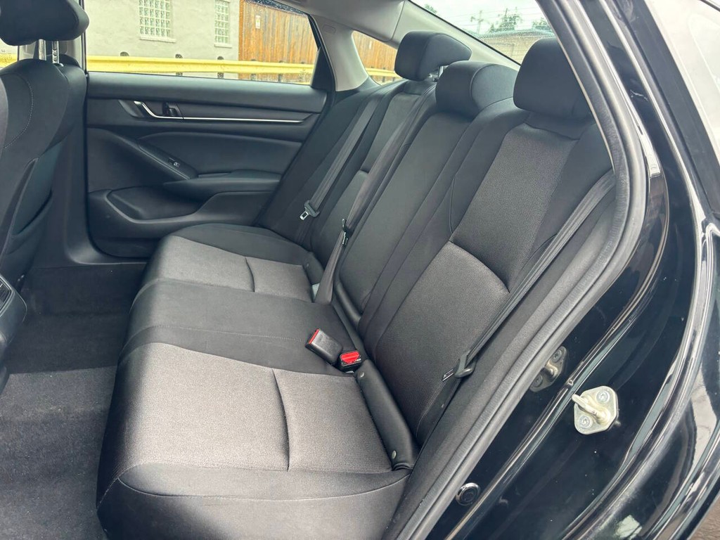 Honda Accord Sedan Vehicle Full-screen Gallery Image 14