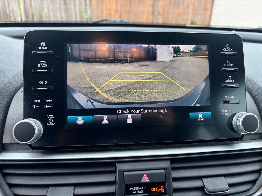 Honda Accord Sedan Vehicle Full-screen Gallery Image 21