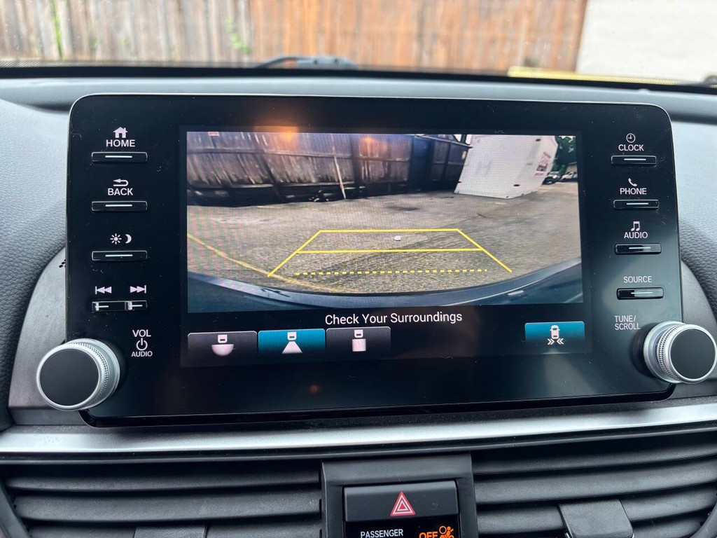 Honda Accord Sedan Vehicle Full-screen Gallery Image 22