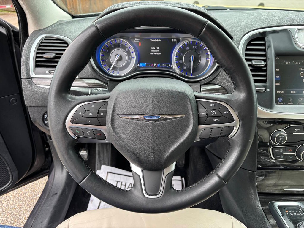 Chrysler 300 Vehicle Full-screen Gallery Image 21