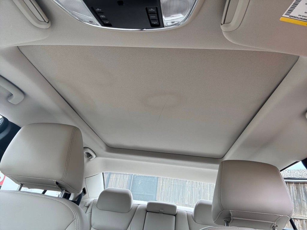Chrysler 300 Vehicle Full-screen Gallery Image 26