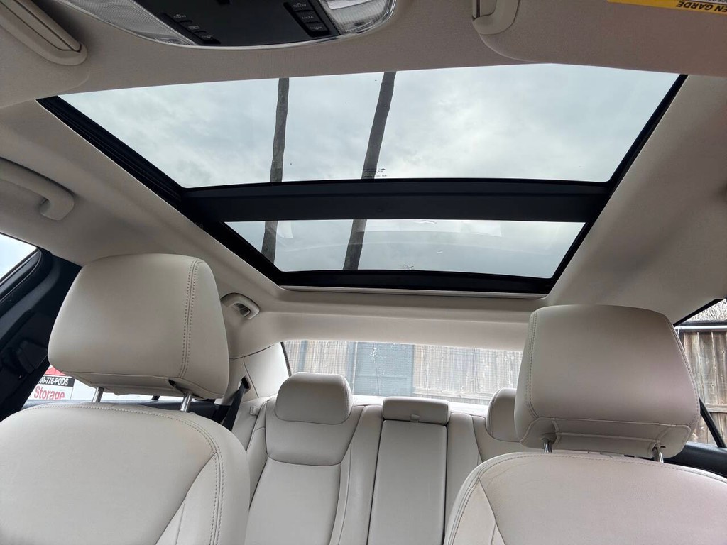Chrysler 300 Vehicle Full-screen Gallery Image 27