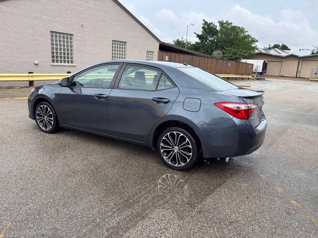 Toyota Corolla Vehicle Full-screen Gallery Image 05