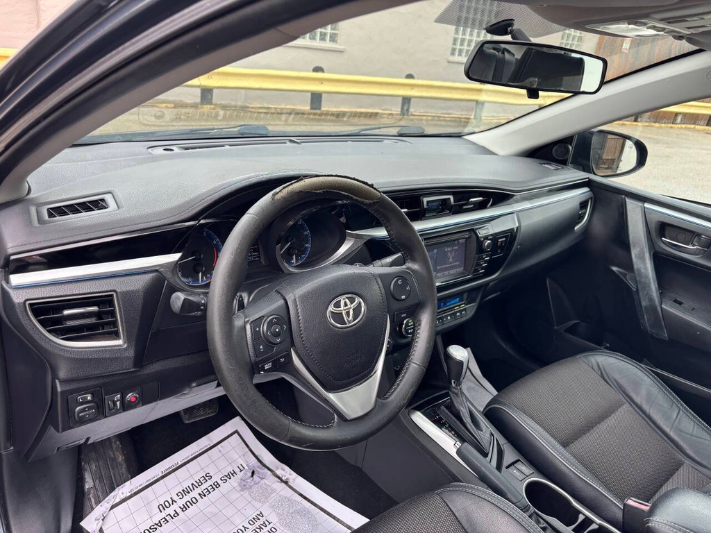 Toyota Corolla Vehicle Full-screen Gallery Image 08