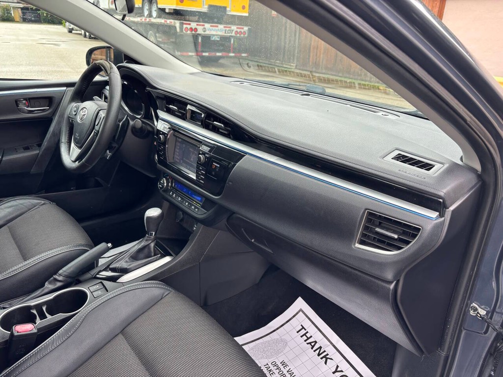 Toyota Corolla Vehicle Full-screen Gallery Image 11