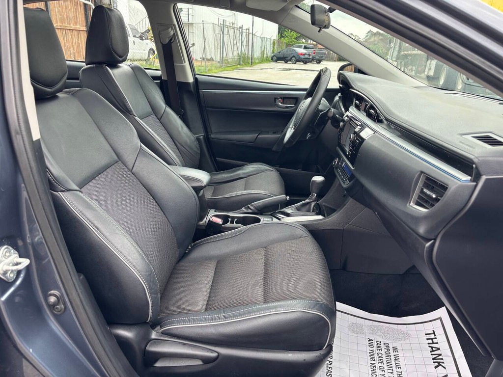 Toyota Corolla Vehicle Full-screen Gallery Image 12