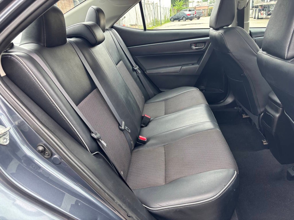 Toyota Corolla Vehicle Full-screen Gallery Image 15