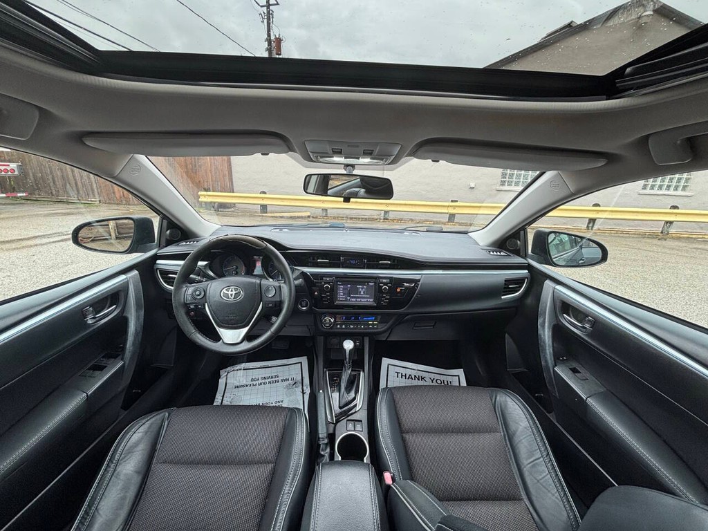 Toyota Corolla Vehicle Full-screen Gallery Image 17