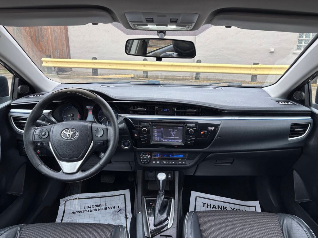 Toyota Corolla Vehicle Full-screen Gallery Image 18