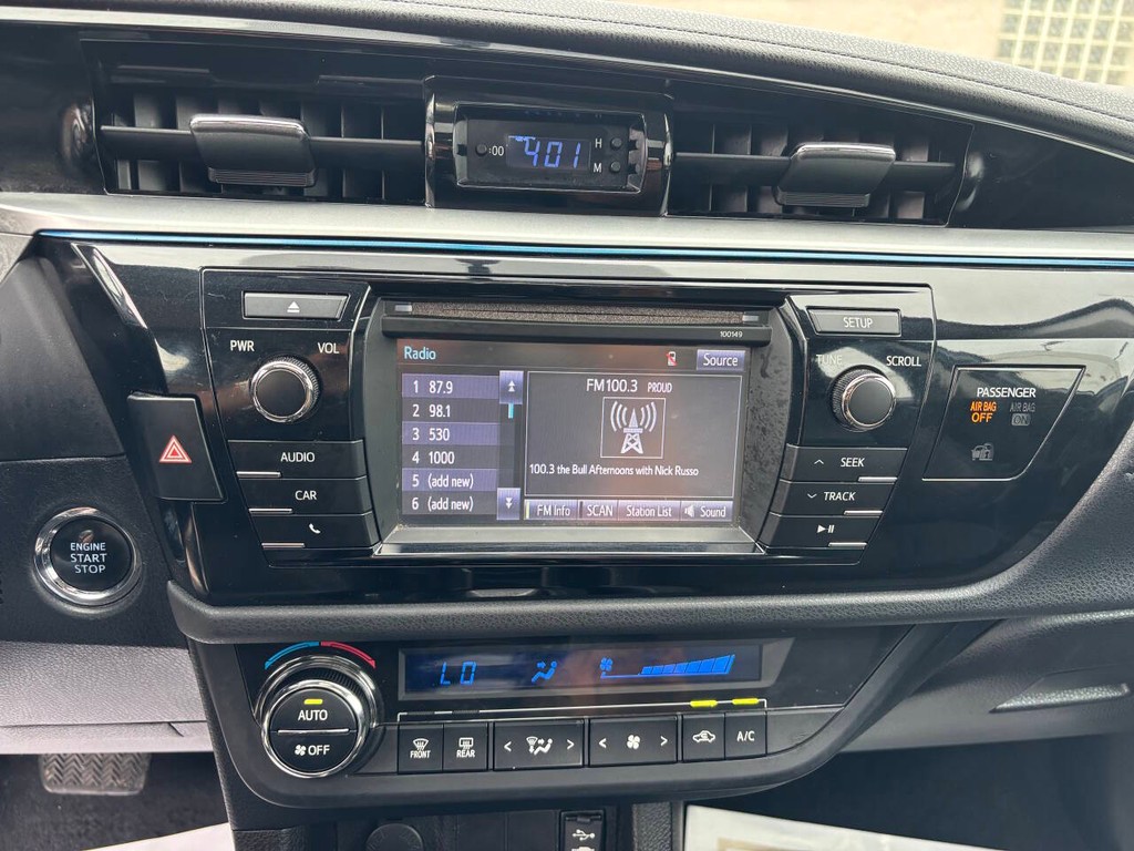 Toyota Corolla Vehicle Full-screen Gallery Image 19