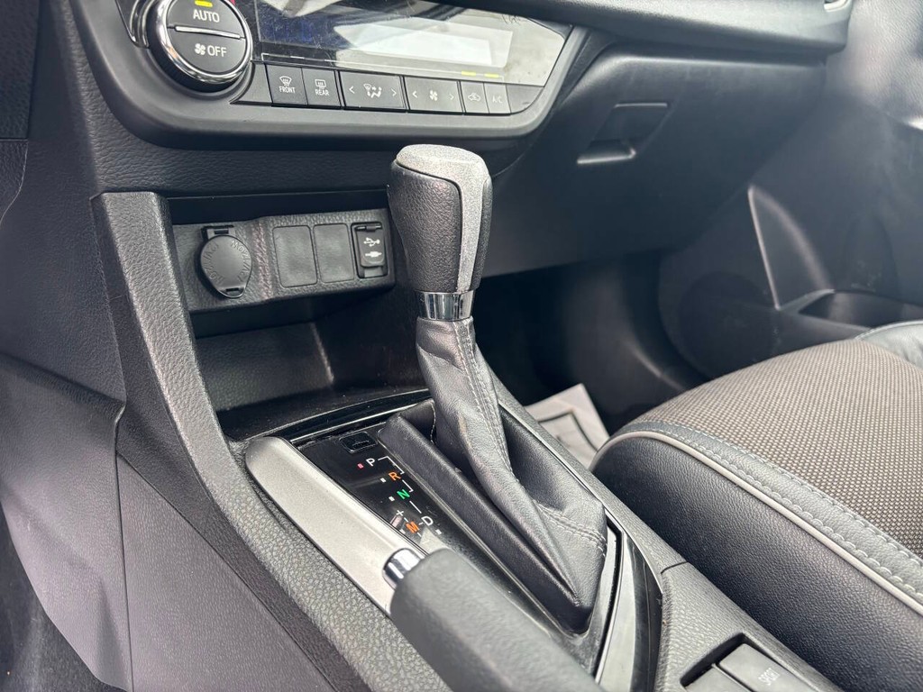 Toyota Corolla Vehicle Full-screen Gallery Image 21