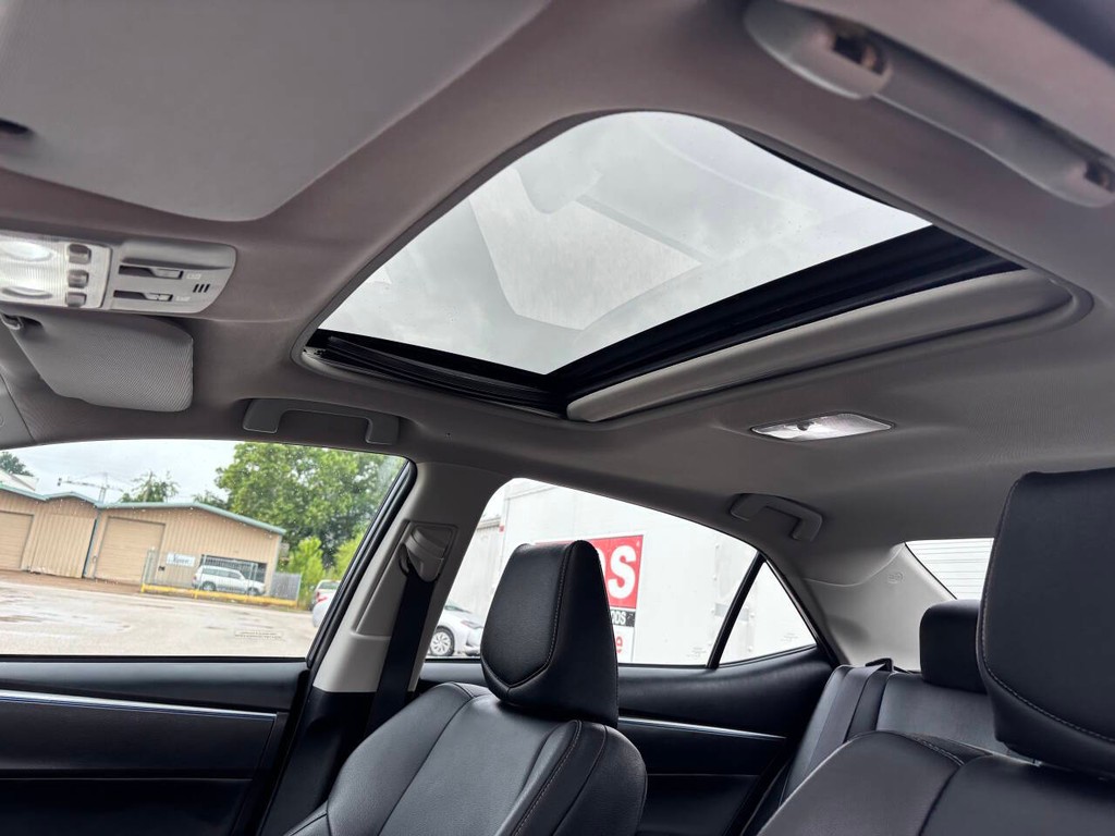 Toyota Corolla Vehicle Full-screen Gallery Image 26