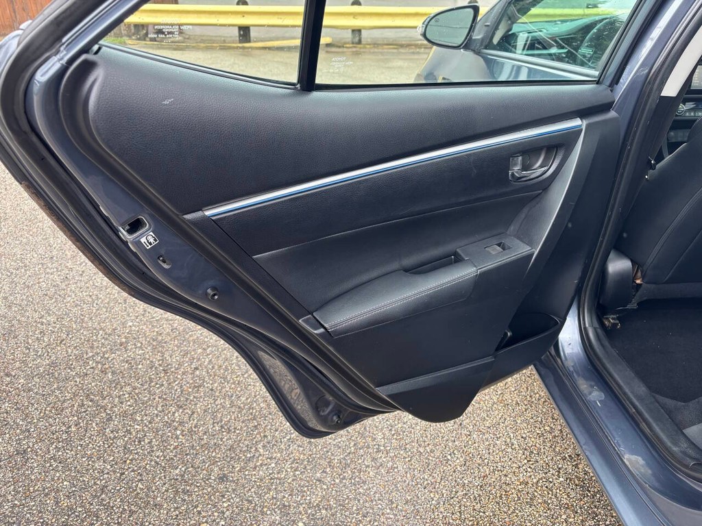 Toyota Corolla Vehicle Full-screen Gallery Image 28