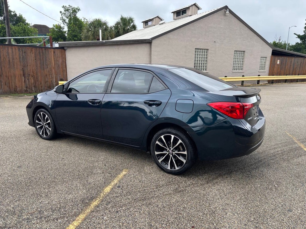 Toyota Corolla Vehicle Full-screen Gallery Image 04