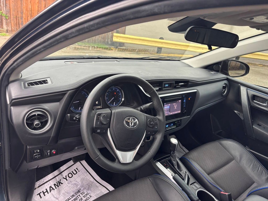 Toyota Corolla Vehicle Full-screen Gallery Image 07