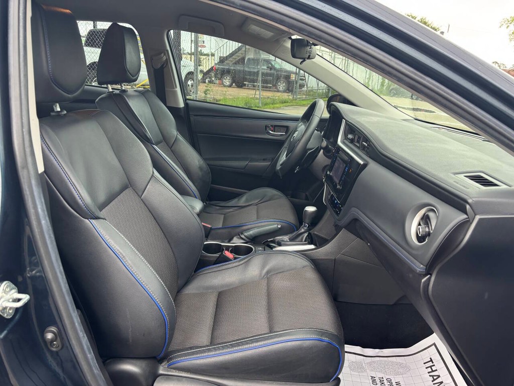 Toyota Corolla Vehicle Full-screen Gallery Image 11