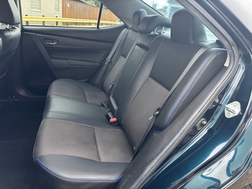 Toyota Corolla Vehicle Full-screen Gallery Image 13