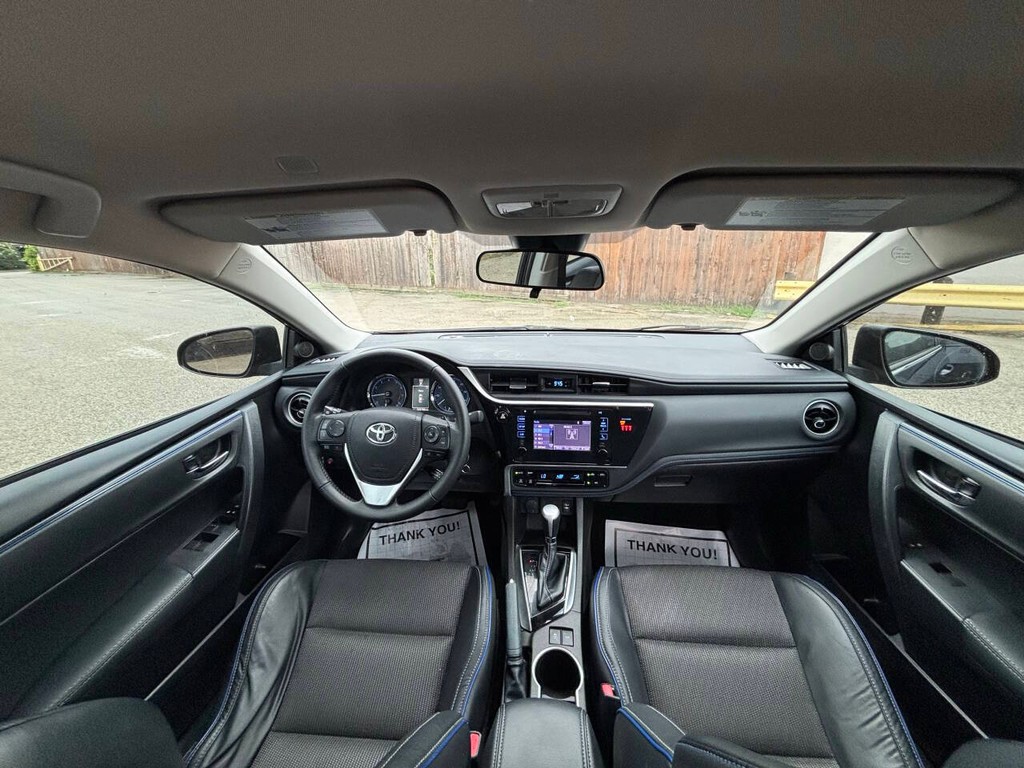 Toyota Corolla Vehicle Full-screen Gallery Image 17