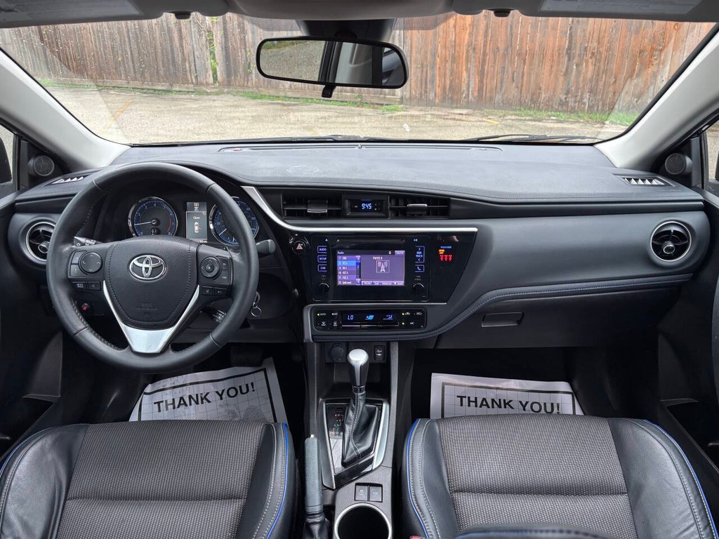 Toyota Corolla Vehicle Full-screen Gallery Image 18