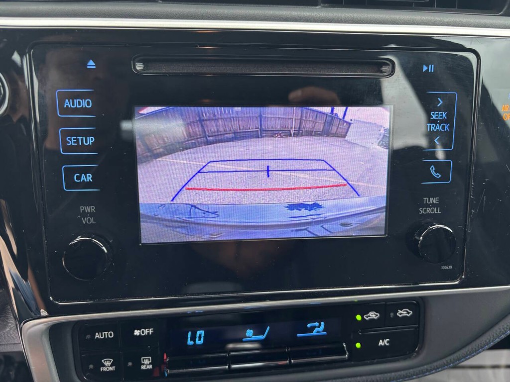 Toyota Corolla Vehicle Full-screen Gallery Image 20