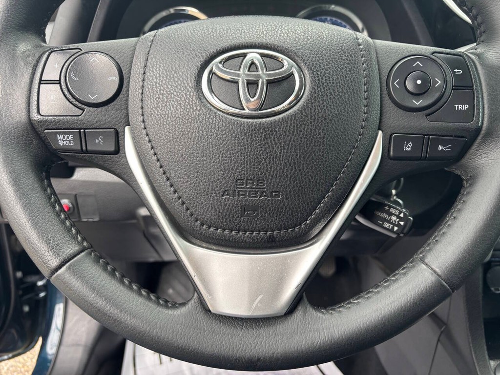Toyota Corolla Vehicle Full-screen Gallery Image 23
