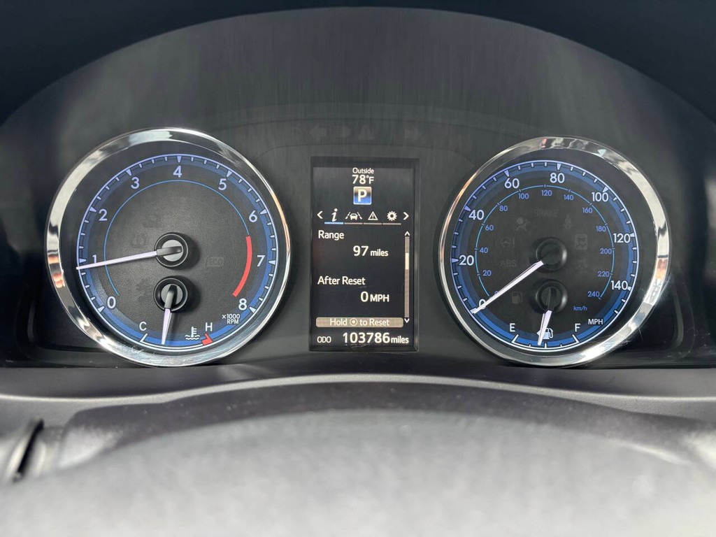 Toyota Corolla Vehicle Full-screen Gallery Image 24