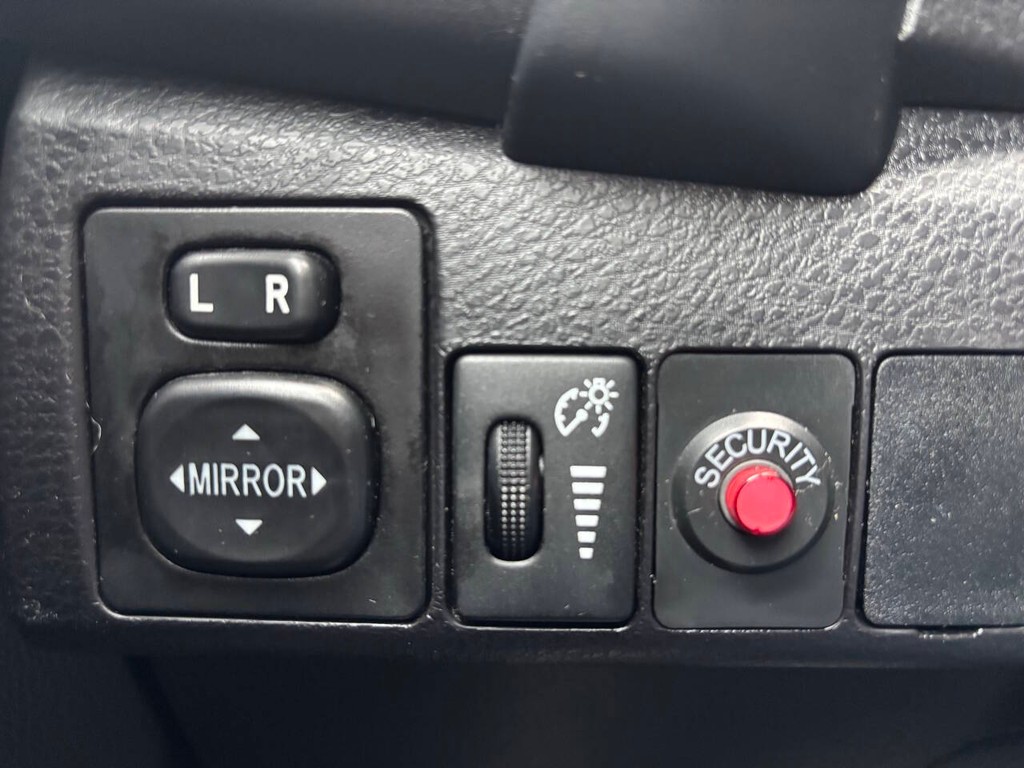 Toyota Corolla Vehicle Full-screen Gallery Image 26