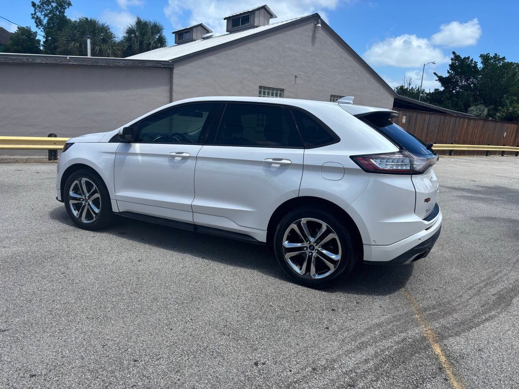 Ford Edge Vehicle Full-screen Gallery Image 06