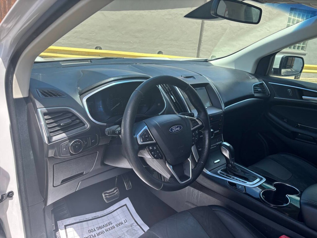Ford Edge Vehicle Full-screen Gallery Image 09