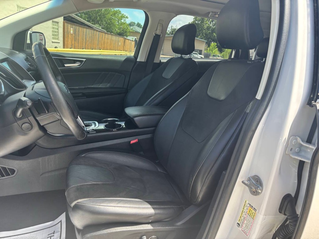 Ford Edge Vehicle Full-screen Gallery Image 10