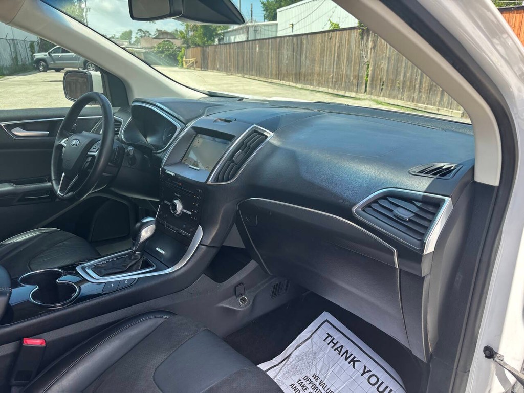 Ford Edge Vehicle Full-screen Gallery Image 12