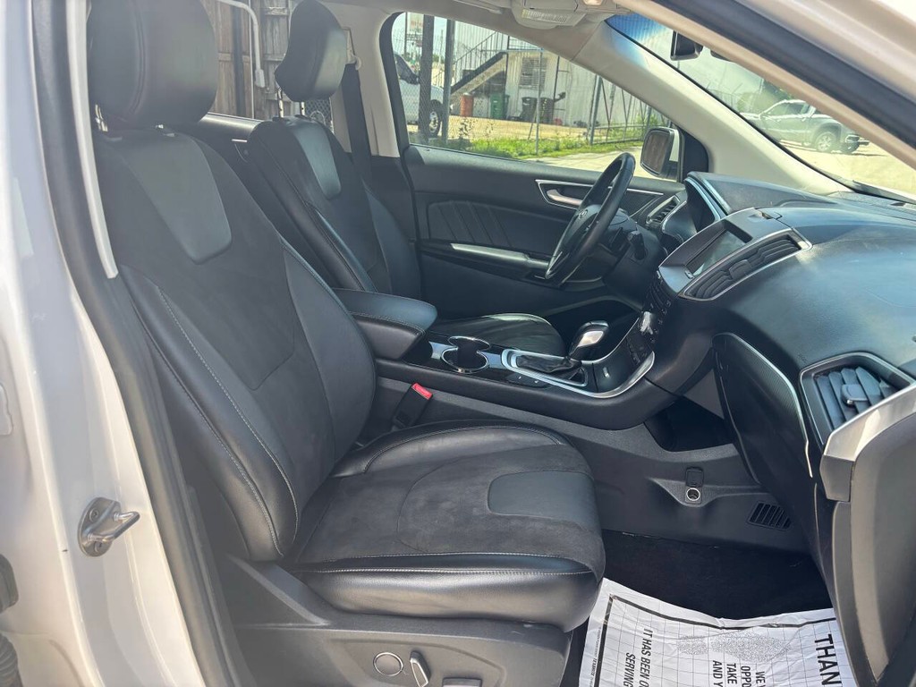 Ford Edge Vehicle Full-screen Gallery Image 13