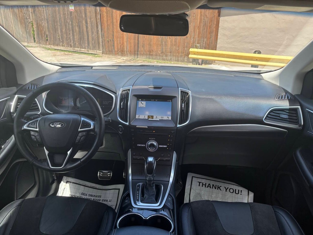 Ford Edge Vehicle Full-screen Gallery Image 19