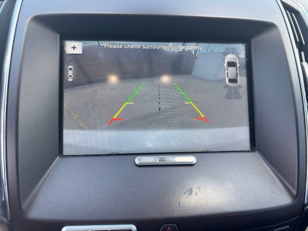 Ford Edge Vehicle Full-screen Gallery Image 21