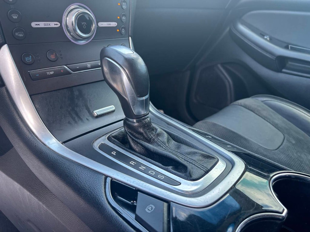Ford Edge Vehicle Full-screen Gallery Image 22